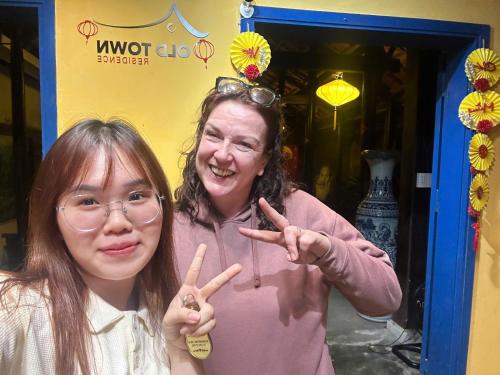 two women making the peace sign with their hands at Hoi An Old Town Residence - 56 Phan Boi Chau, Hoi An in Hoi An