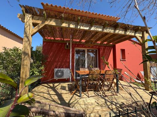 La Villa Sylody restaurant, 3 piscines et location de vélo sur place