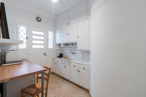 Elegant Pangrati, Athens Apartment Near Metro & Museums