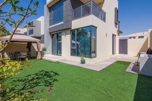 Elegant 4 bedrooms plus maid Villa in the Heart of Dubai Hills