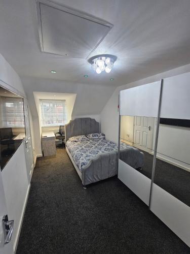 a bedroom with a bed in a room at Very cosy 3 bedroom house close to city in Longford