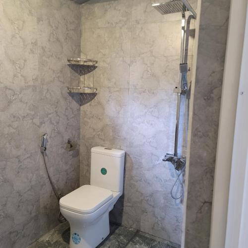 a bathroom with a toilet and a shower at Sampatha Southern Villa & Restaurant & Cooking class -Talalla in Talalla