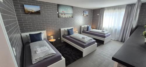 a small room with two beds and a couch at Living Home in Braunschweig