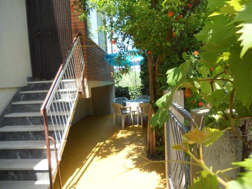 Κήπος έξω από το Apartment Alice