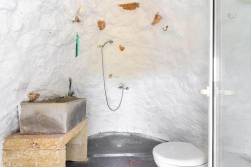 a bathroom with a shower and a toilet and a sink at Le Pajare di Annibale by BarbarHouse in Lido Conchiglie