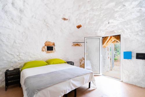 a bedroom with a bed in a white wall at Le Pajare di Annibale by BarbarHouse in Lido Conchiglie