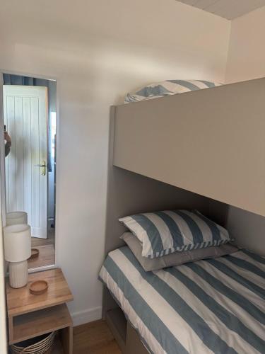 Katil atau katil-katil dalam bilik di K44 Mablethorpe Chalet Park- Dog Friendly