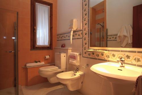 Ένα μπάνιο στο Hotel Alexandra
