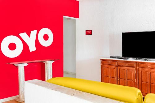 TV a/nebo společenská místnost v ubytování OYO Pousada Tia Léo Campinas