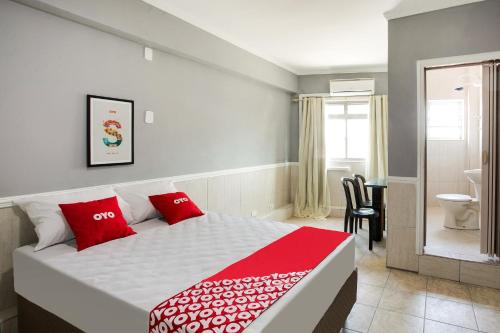 Postel nebo postele na pokoji v ubytování OYO Hotel Boneville, São Paulo