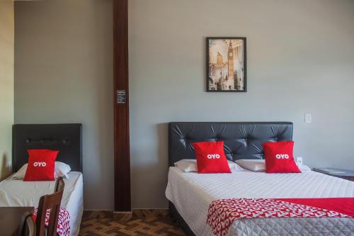 Katil atau katil-katil dalam bilik di OYO M&J Hotel