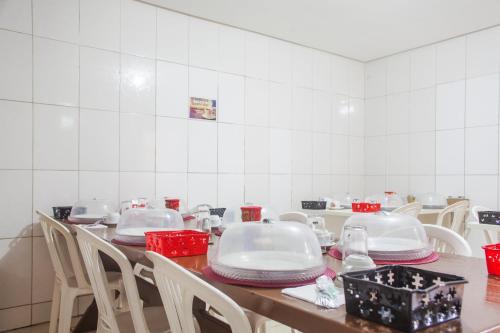 Restoran atau tempat lain untuk makan di OYO M&J Hotel