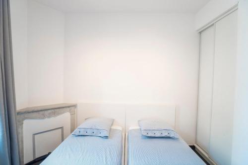 Bright and modern 2 BR in the heart of Antibes! photo 9