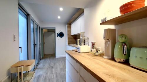 a kitchen with a counter top with aperature at VILLA des SABLES in Saint-Georges-de-Didonne