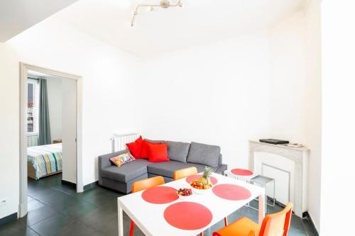 Bright and modern 2 BR in the heart of Antibes! photo 13