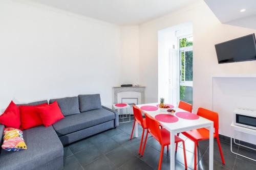 Bright and modern 2 BR in the heart of Antibes! photo 14