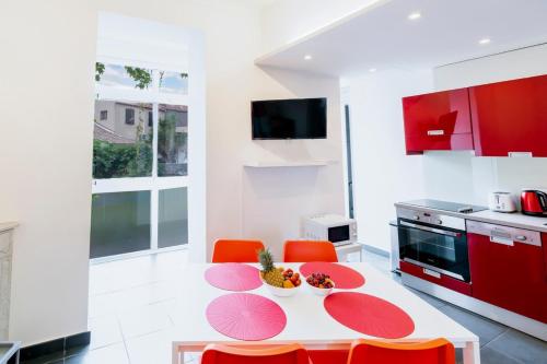 Bright and modern 2 BR in the heart of Antibes! photo 15