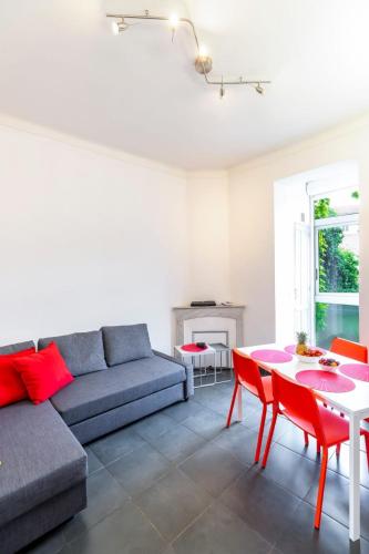 Bright and modern 2 BR in the heart of Antibes! photo 16