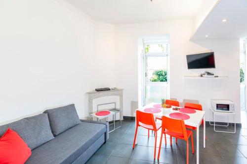 Bright and modern 2 BR in the heart of Antibes! photo 17