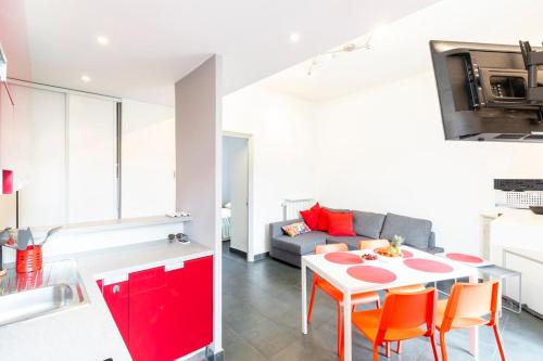 Bright and modern 2 BR in the heart of Antibes! photo 19