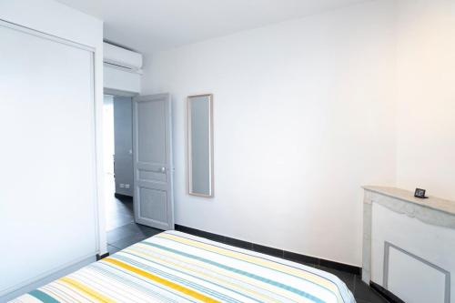 Bright and modern 2 BR in the heart of Antibes! photo 11