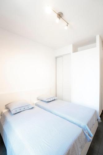 Bright and modern 2 BR in the heart of Antibes! photo 7