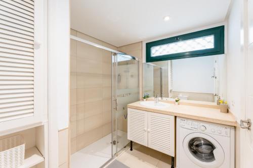 Kúpeľňa v ubytovaní VB Pueblo del Parque 2BDR Apartment
