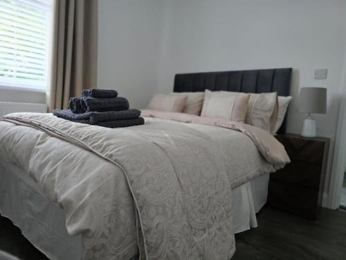 a bedroom with a bed with blankets and pillows at Perfect home from home, Heart of Belfast Sleeps 6 in Belfast