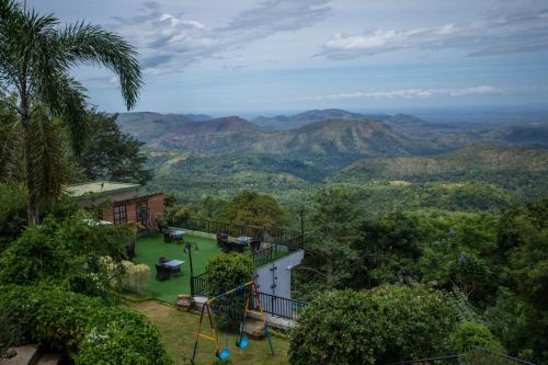 a house with a view of the mountains at Akway Resort Beragala Haputale in Beragala