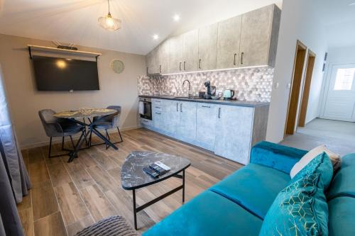 Kuchyň nebo kuchyňský kout v ubytování Modern apartment in a quiet area near the Airport
