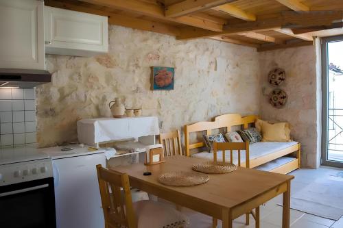 Stone House with loft in Heraklion historical centre