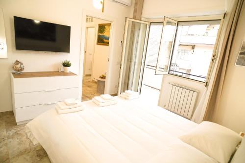 Ένα ή περισσότερα κρεβάτια σε δωμάτιο στο Luxury Rome by the Sea
