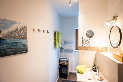 Ένα μπάνιο στο MAVIJOLU Lakeside Suites Hallstatt