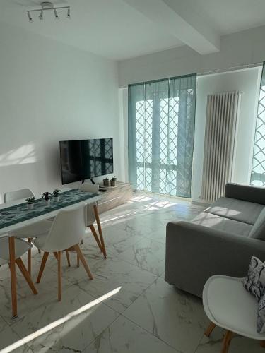 Μια τηλεόραση ή/και κέντρο ψυχαγωγίας στο Casamare Ostia