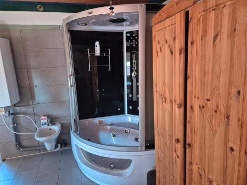 a bathroom with a tub and a toilet and a sink at Haus Colmberg in Colmberg