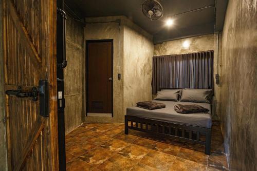 a bedroom with a bed in a room at Episode 11 Hostel Sukhumvit in Bangkok