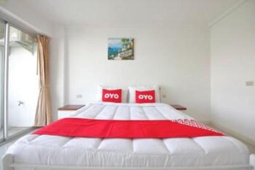 Postel nebo postele na pokoji v ubytování Super OYO 498 Ladawan Villa
