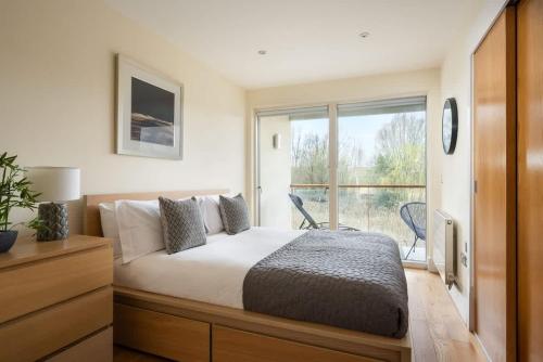 Ένα ή περισσότερα κρεβάτια σε δωμάτιο στο Harrier Lodge - Lake house