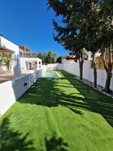 Estudio en planta baja, con piscina comunitaria