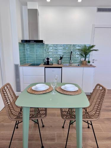 Estudio en planta baja, con piscina comunitaria