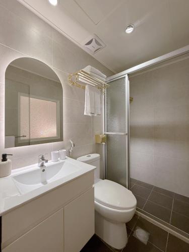 a bathroom with a white toilet and a sink at 在家行旅 南西館 in Taipei