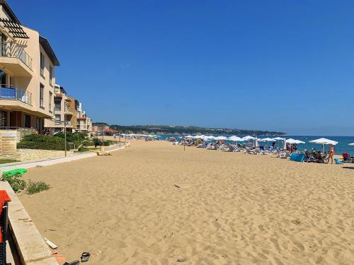 Pantai di atau dekat dengan apartmen