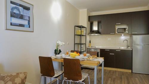 Dapur atau dapur kecil di Обзор Бийч - Obzor Beach