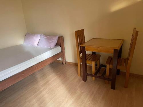 Una cama o camas en una habitación de ESA Hotel