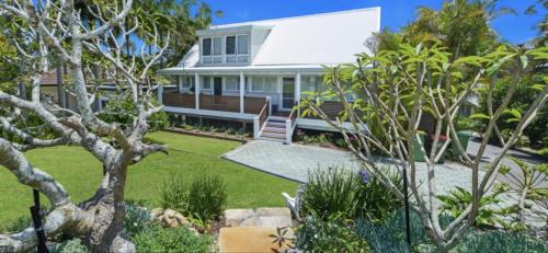 Κήπος έξω από το Sandcastles - Gorgeous beach house at North Avoca