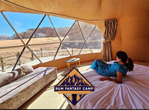 Postel nebo postele na pokoji v ubytování RUM FANTASY BUBBLES lUXURY CAMP