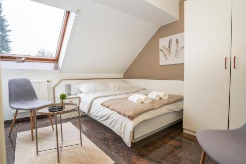 a bedroom with a bed and a desk and a window at Ruby restoran & prenoćište in Nova Gradiška