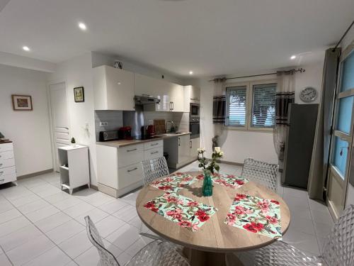 F2 REZ DE VILLA ENTRE MER ET MONTAGNE