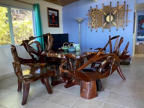 Χώρος καθιστικού στο Idyllic Getaway with Ocean Views in Captain Cook, Hawaii