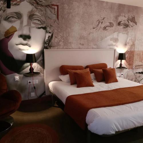 a bedroom with two beds and a painting of a woman at Logis Hôtel Le Glacier in Orange